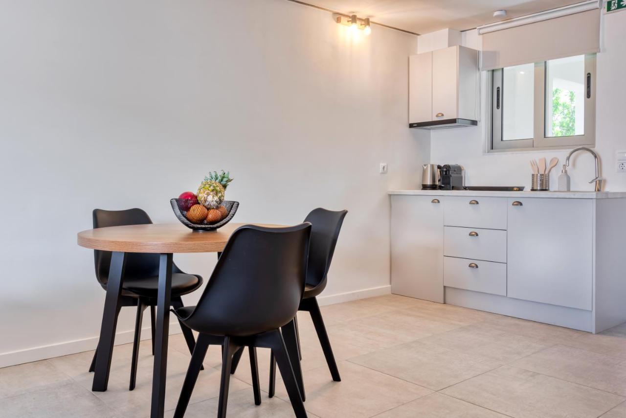 Saronis Suites Saronida Dış mekan fotoğraf