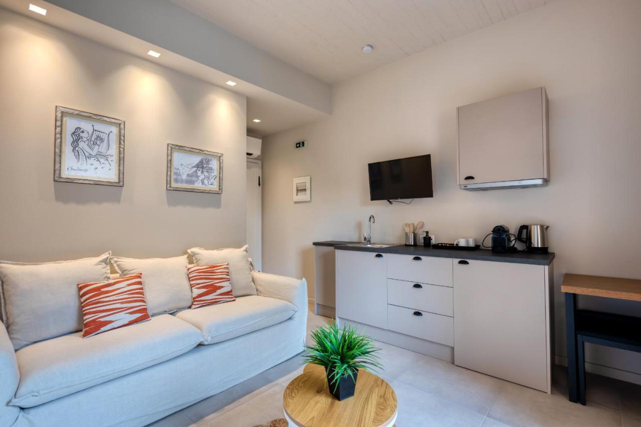 Saronis Suites Saronida Dış mekan fotoğraf